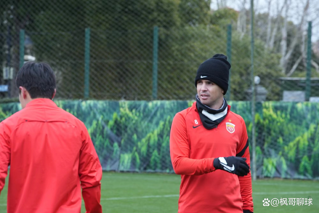 瓦伦西亚迎中超关键赛；集结日官宣签约；管理层满意；赛季目标并未改变的简单介绍-开云体育