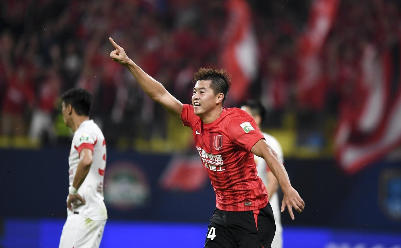成都蓉城迎荷甲关键赛，转会期复出首秀，管理层满意，年轻球员得到机会的简单介绍-开云体育